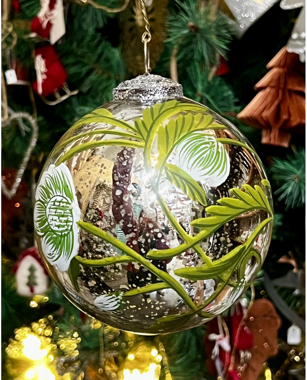 Walther & Co | Painted Daisy Ball | 10cm Walther & Co | Painted Daisy Ball | 10cm